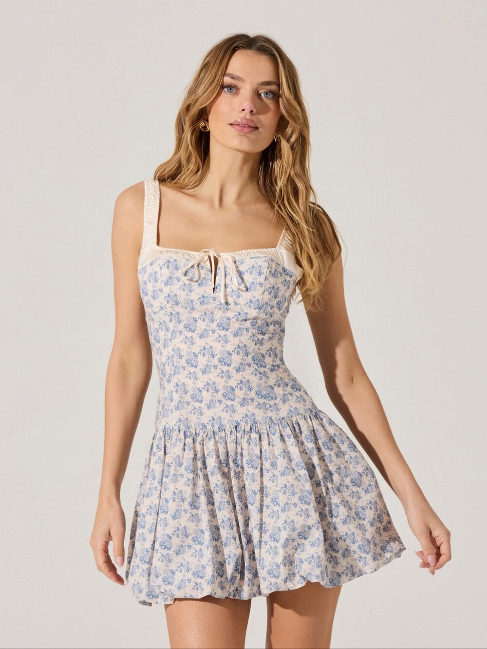 NWOT ASTR The Label Milkmaid Mini Bubble Dress in Blue Floral - Size Medium